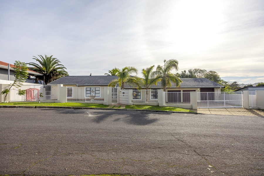 4 Bedroom Property for Sale in Amanda Glen Western Cape